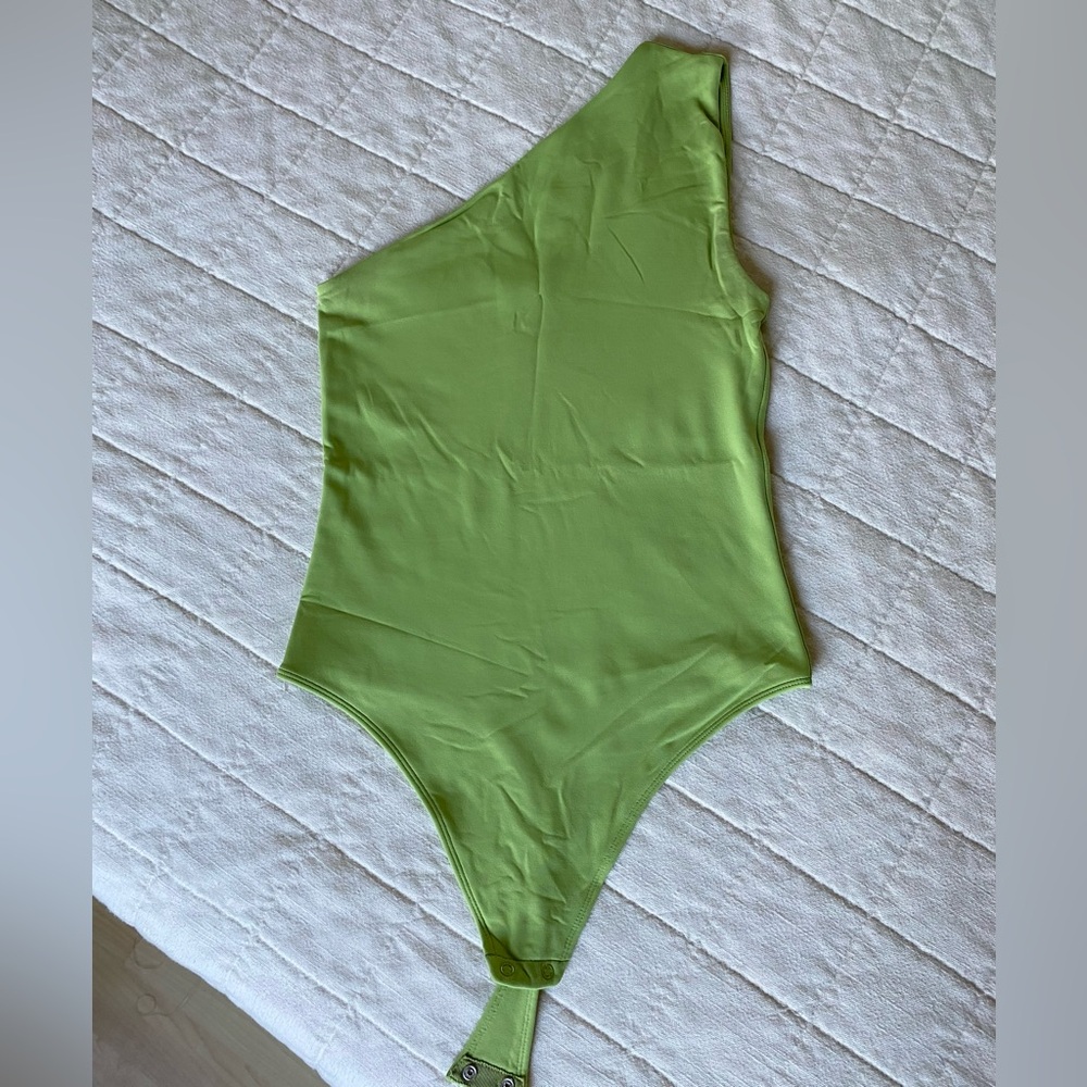 Aritzia Babaton Contour One Shoulder Bodysuit